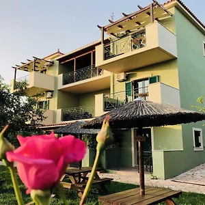 https://galini-apartments-trapezaki.kefaloniahotels.net